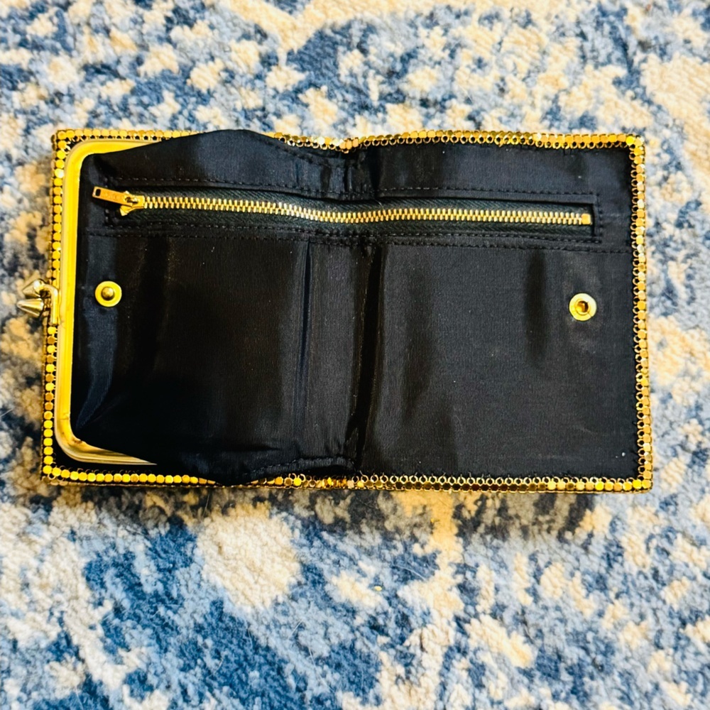 Gold Mesh Vintage Coin Purse 4" by 3.5" - Picture 4 of 5